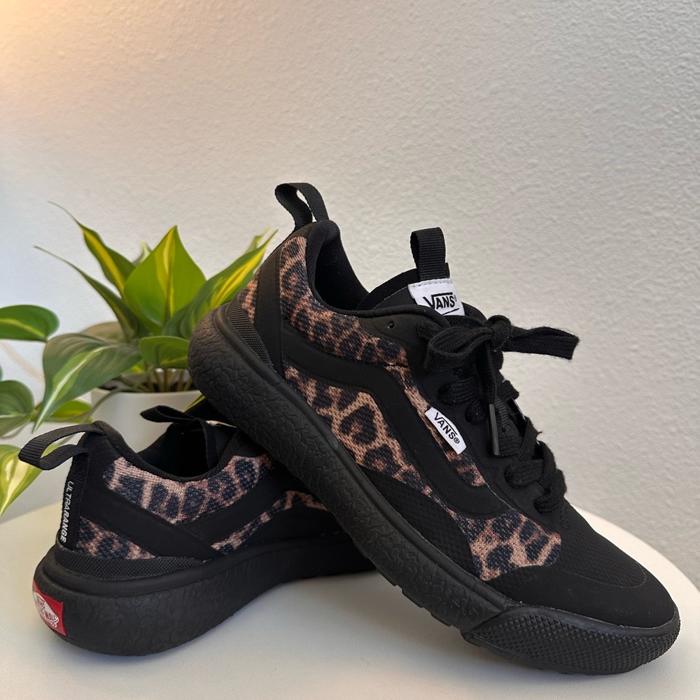 Customs UltraRange EXO
Vans Black and Brown Leopard Print Sneakers